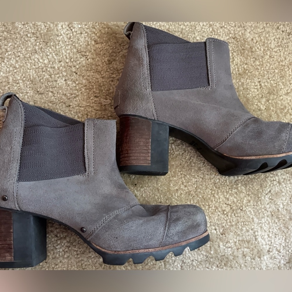 Sorel‎ Addington Chelsea Suede Chunky Heel Gray Boot 8